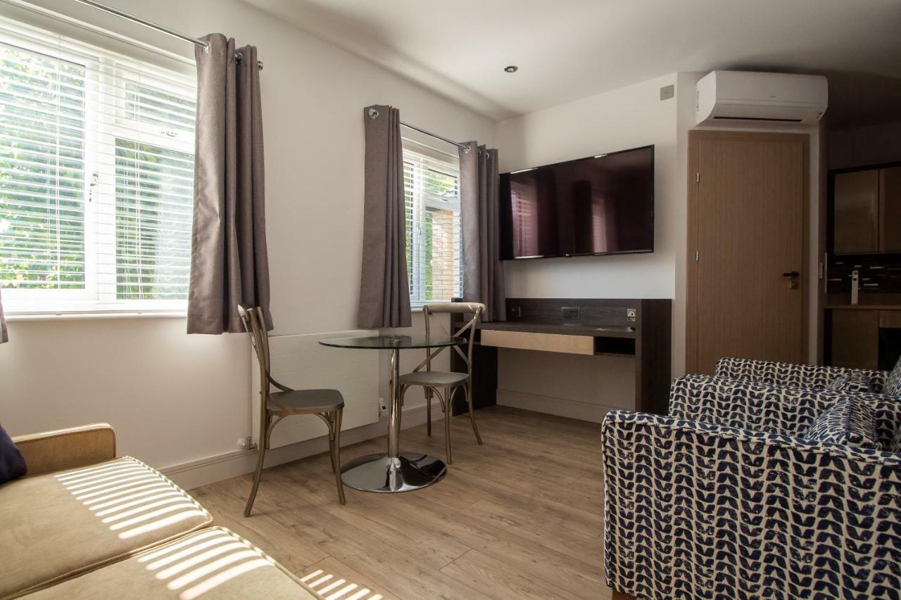Signature Suites Peterborough Bagian luar foto