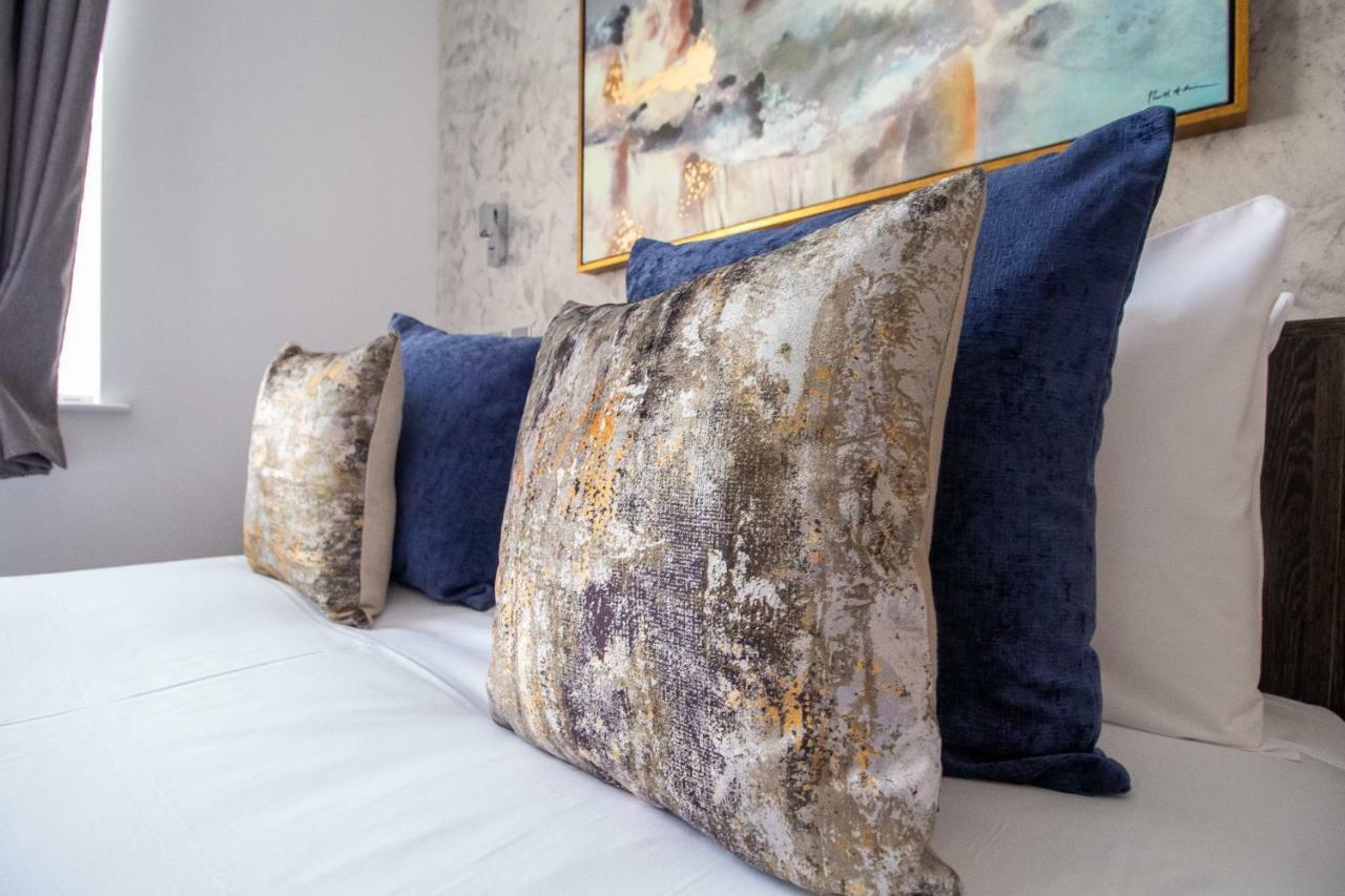 Signature Suites Peterborough Bagian luar foto