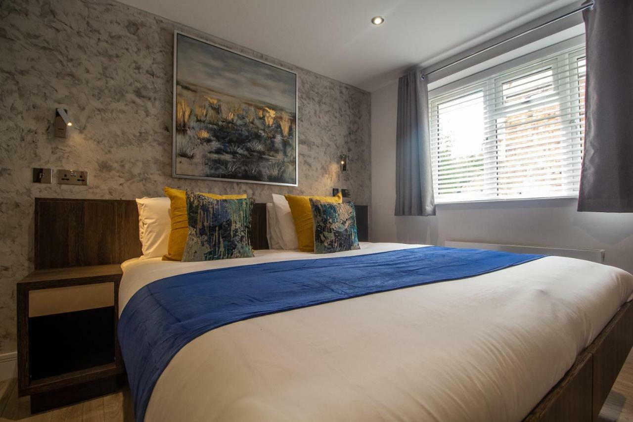 Signature Suites Peterborough Bagian luar foto