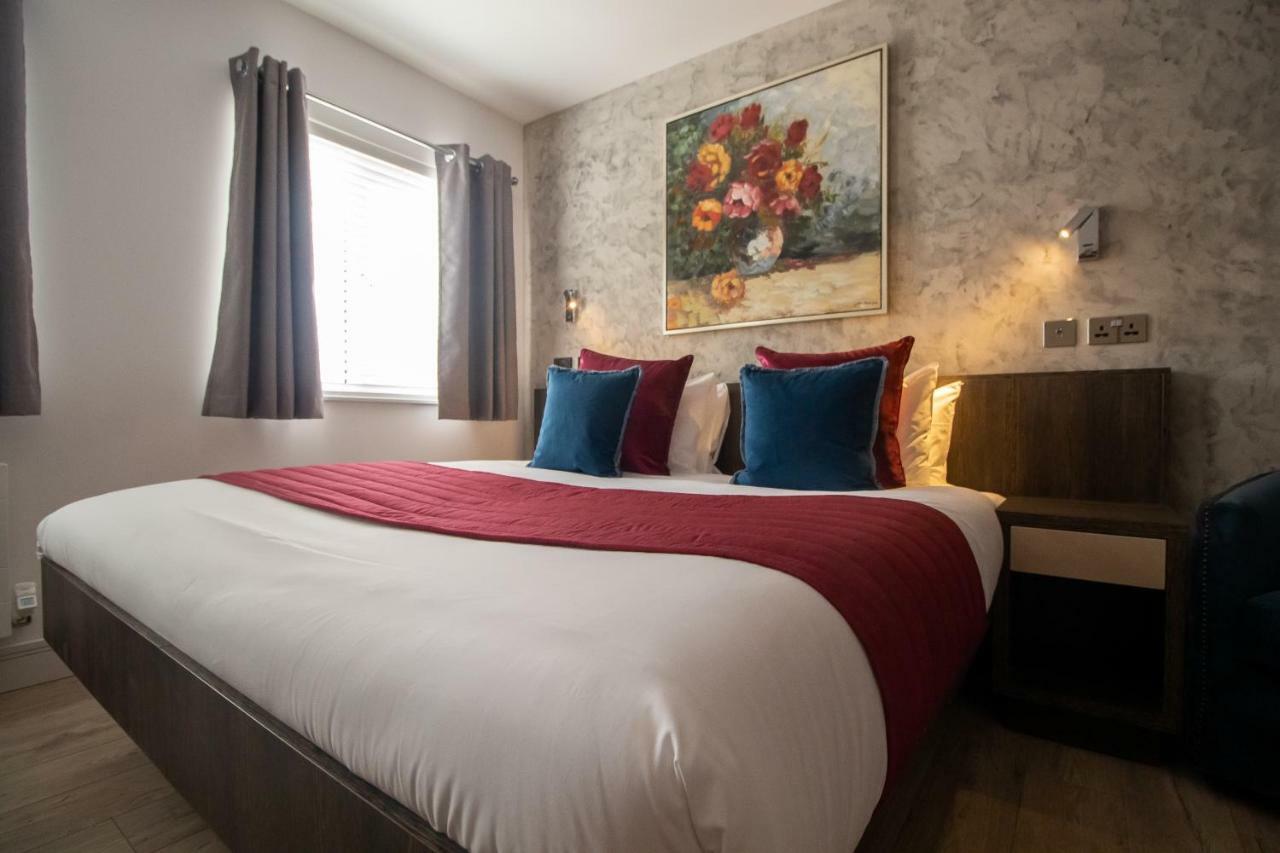 Signature Suites Peterborough Bagian luar foto